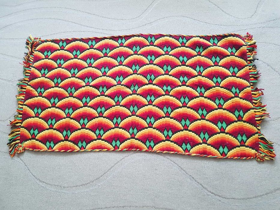 Автентични ръчно бродирани калъфки за възглавници и ковьори.