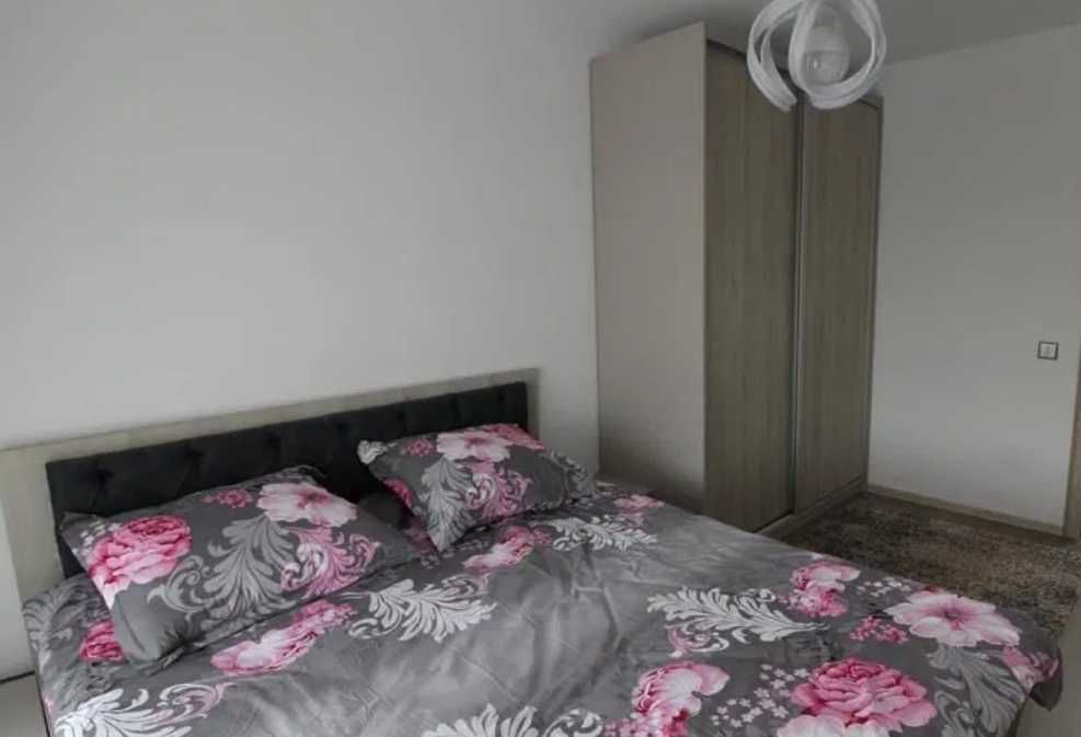 Дава се под наем Четиристаен апартамент в Пловдив, Изгрев - 120 кв.м за 362.1 € - Снимка #2