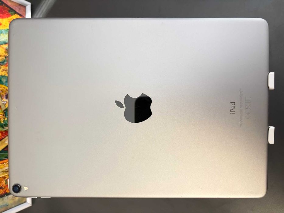 Apple iPad Pro 1gen A1701 10.5' 256GB WiFi / Space Gray [4GB RAM]