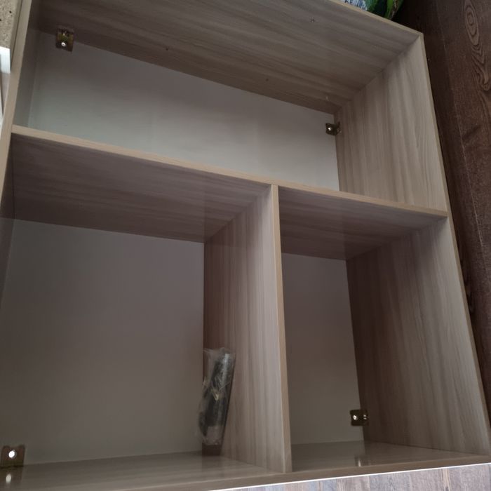 Продам срочно навесной шкаф