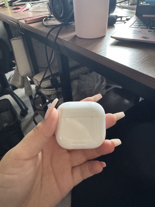 Наушники AirPods4
