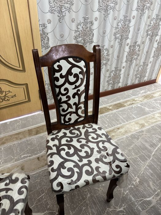 Продам стол и стулья