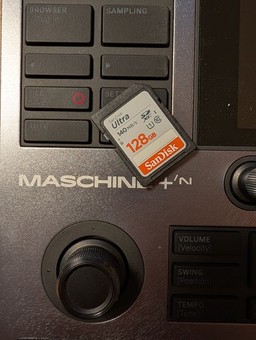Native Instruments Maschine Plus + Decksaver +най-бързата съвместима 128GB карта, гаранция до 2028 + подарък