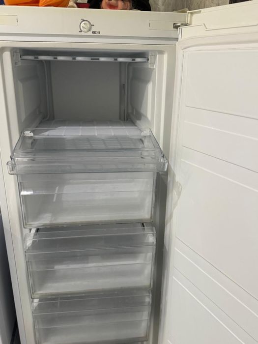 Морозильник вертикальный