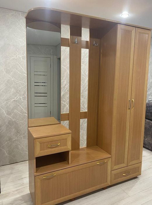 Продам прихожую.