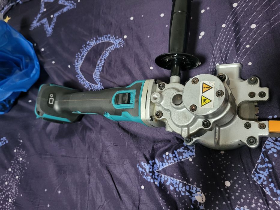 Vând MAȘINĂ TĂIAT FIER BETON MAKITA -sculă profesională