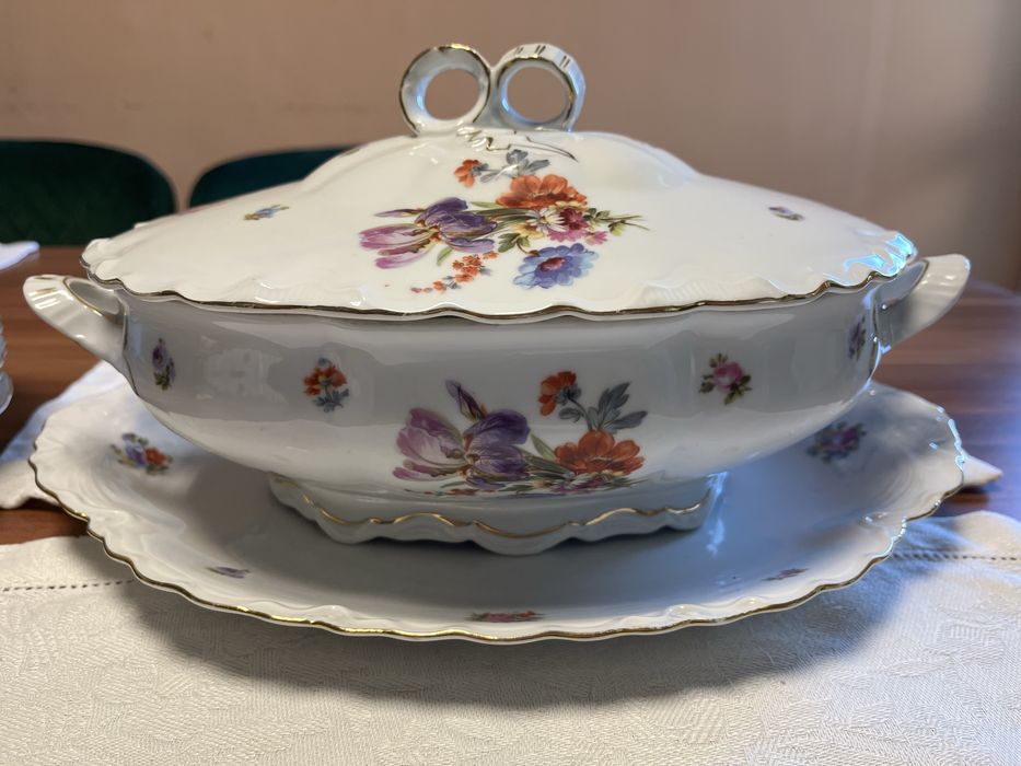 Порцеланов сервиз за хранене