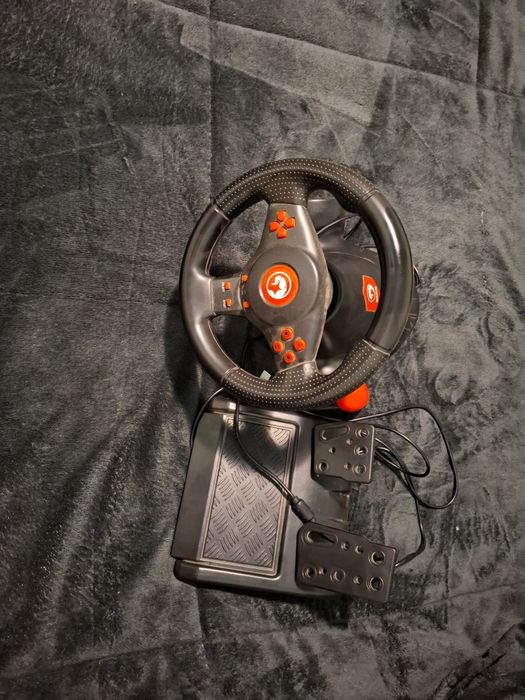 Vând PS 4 cu volan sau separat