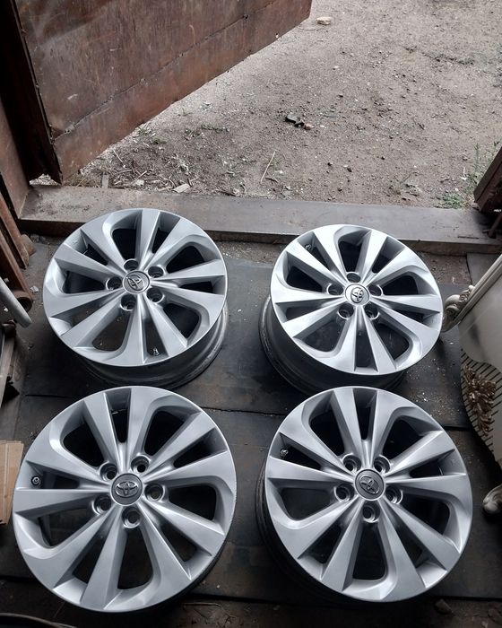 Диски R17 оригинал. На Toyota camri.
