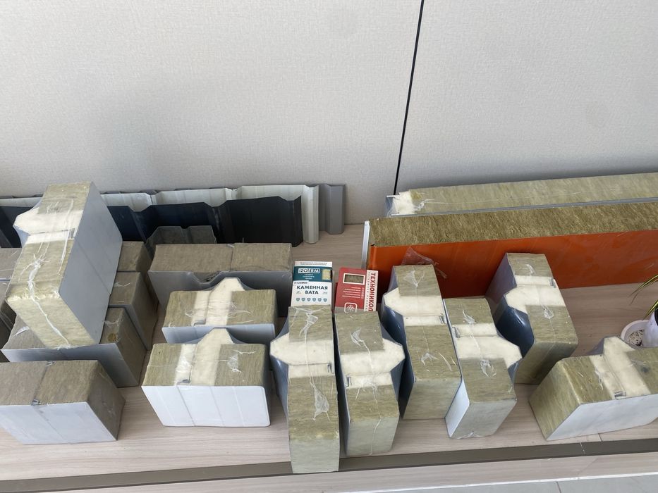 Продаются сэндвич-панели для стен и кровли под строительство складов.