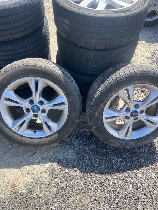Гуми с джанти Ford 215/55R16