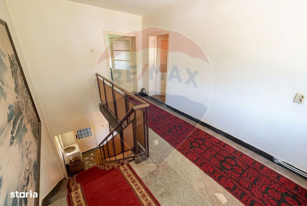 Casă cu 4 camere de vânzare - str. Morii