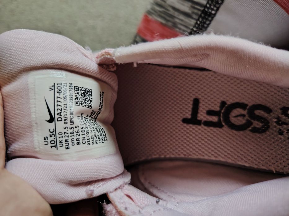 Adidași Nike fetiță Nr 27 amândouă 85 lei