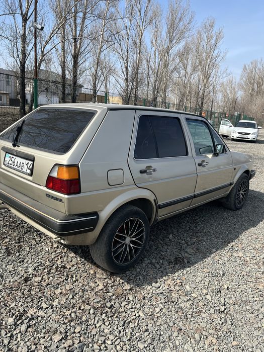 Volkswagen Golf 2