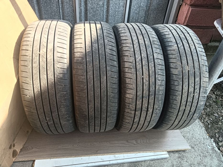 Продам шины на 18 в отличном состоянии
