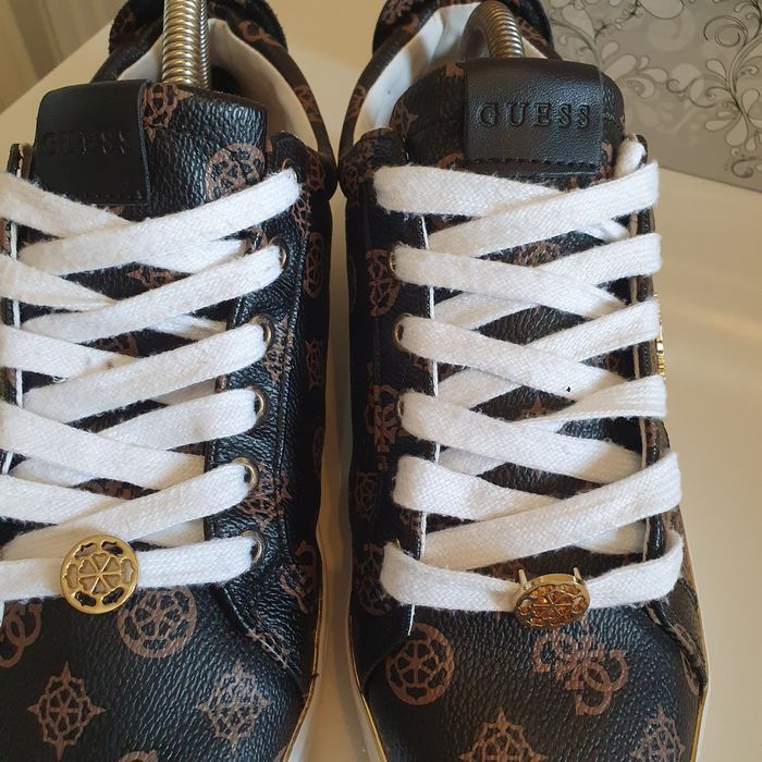 Pantofi Guess masura 40