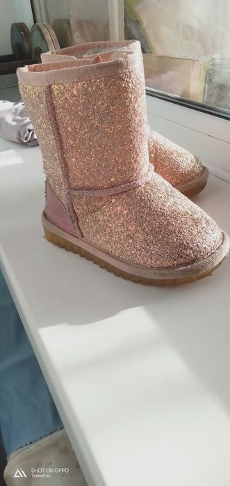 Продам угги на девочку