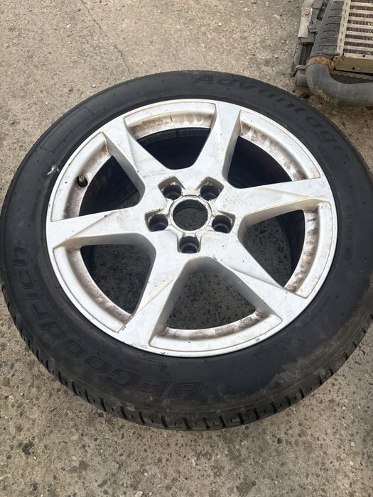 Vand doua rotii cu tot cu jante de aliaj pe 17 de audi A4 ,raspund doar la telefon 0744407284
