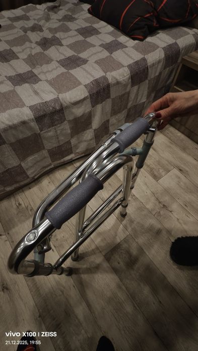 Продам ходунки новые