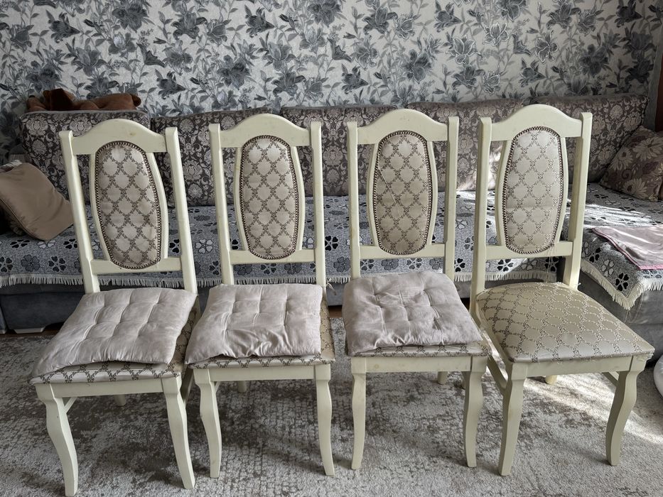 стол в гостинную со стульями