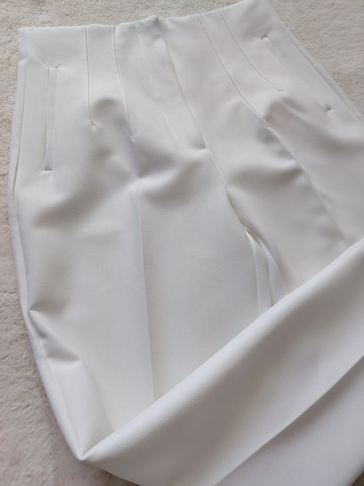 Pantaloni conici Zara masura L