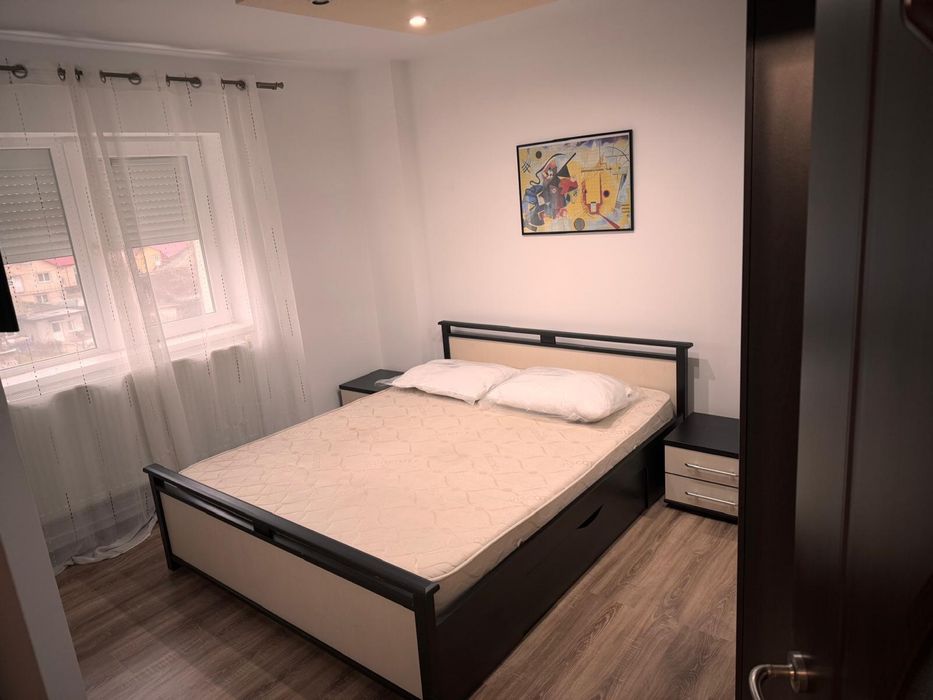 Închiriez apartament 3 camere 450 euro