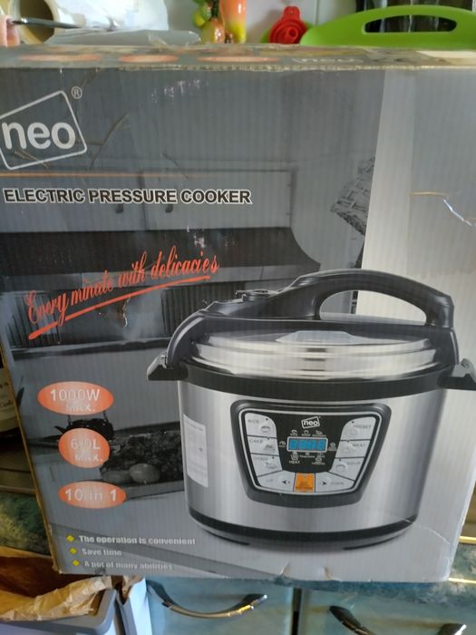 Vând oala sub presiune electrică nouă