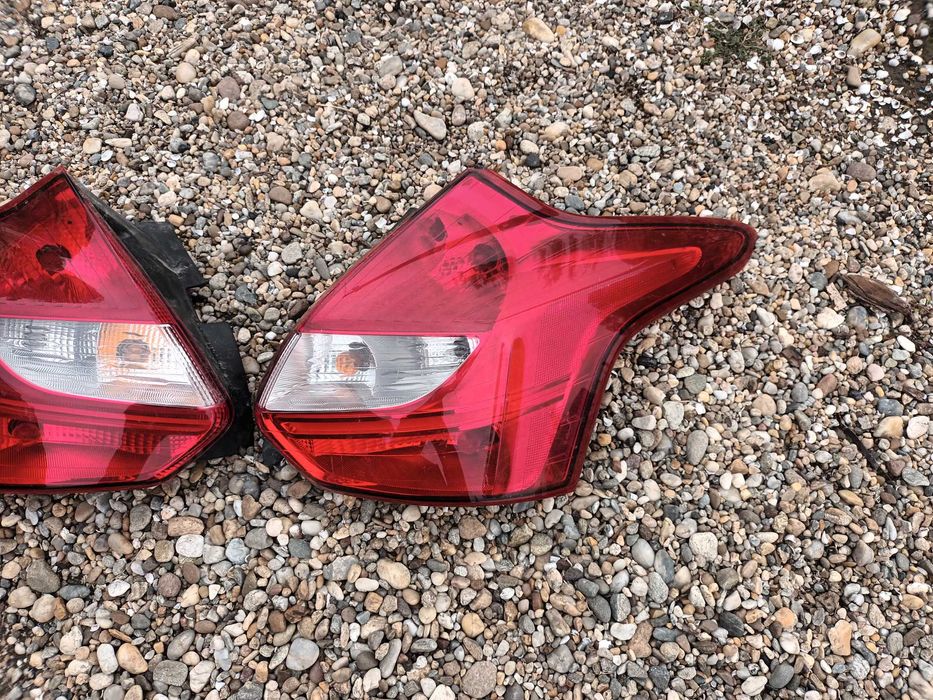 ляв и десен стоп за форд фокус мк3 хечбек 11 - 14 FORD FOCUS MK3