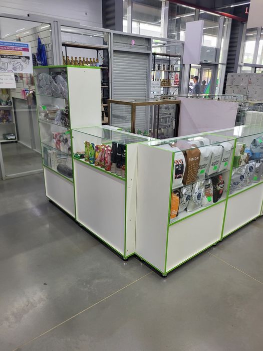 Продам витрину с кондитерским холодидьником
