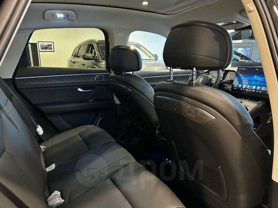 Кроссовер гибрид Aito M5