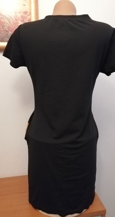 Черна мини рокля размер ЕU 36-38, плътна материя