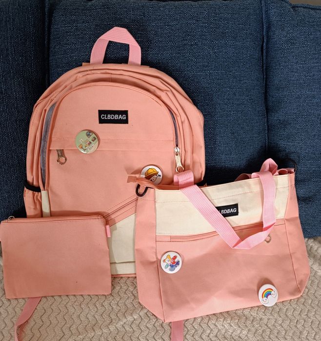 Школьный комплект для девочки.