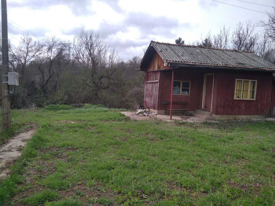 Вила/ Къща с Ток и Вода