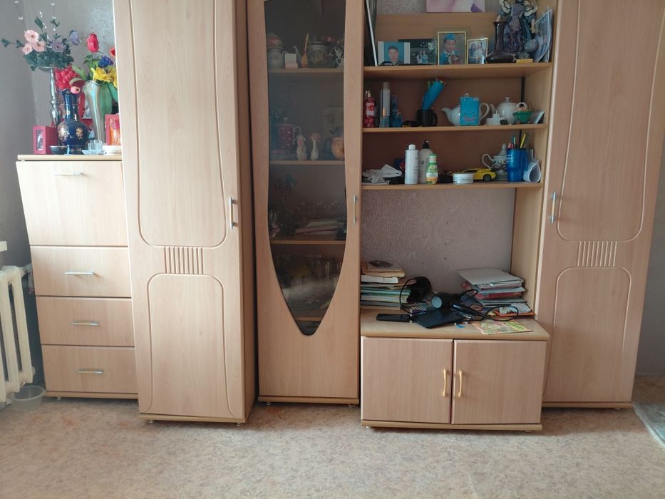 Гостиная стенка и тумбочки