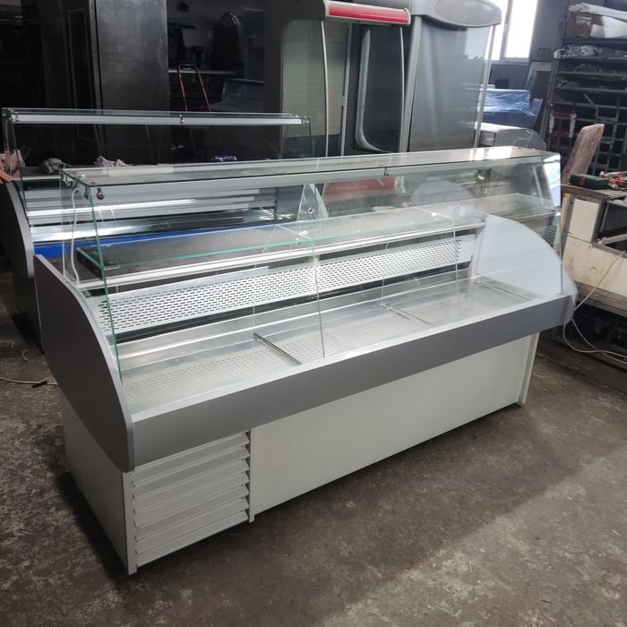 Хладилна щандова витрина