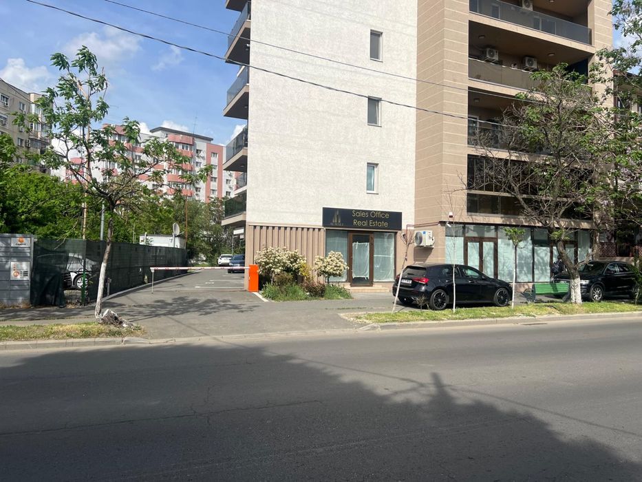Spatiu comercial - De închiriat / De vânzare