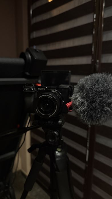 Sony A6400 cu microfon '2 baterii