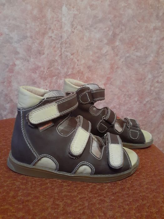 Сандали ортопедические.