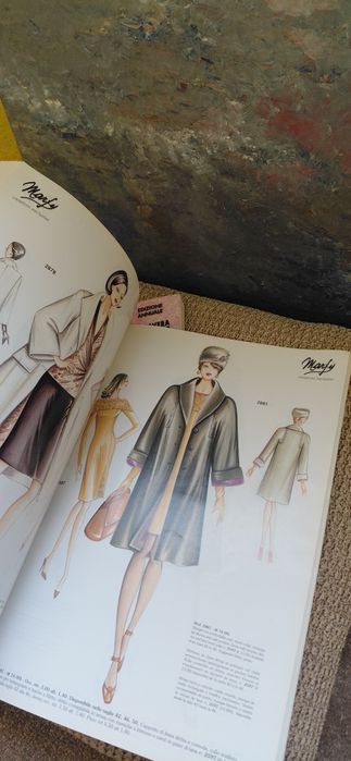 2 броя модни списания