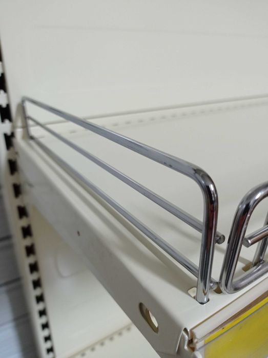 Ограничител за метален рафт /хромиран/ с дължина 1,00м