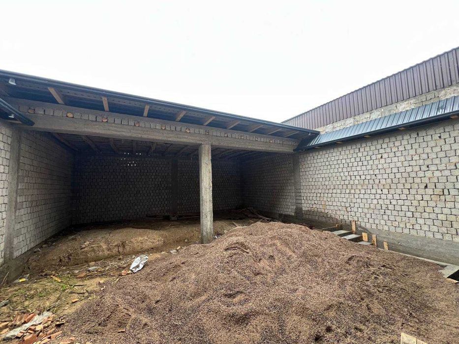 Ширибом Коллеж кучада жойлашган