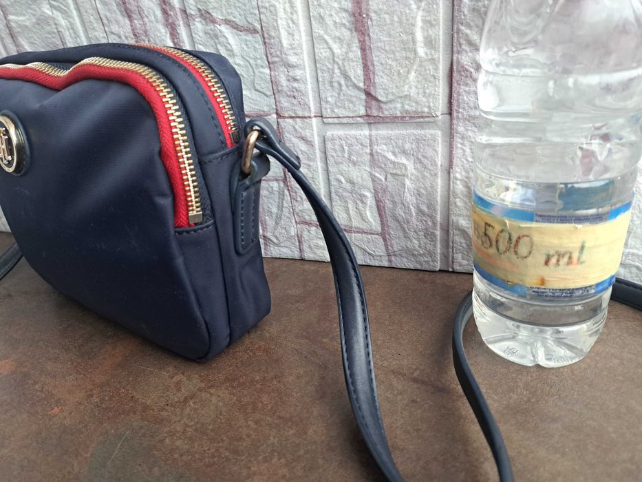 дамска чанта,Tommy Hilfiger,малка синя чантичка