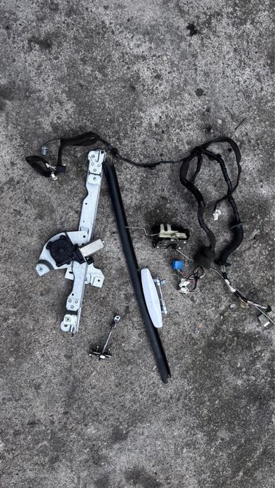 Piese accesorii Usa Dreapta fața Dacia Duster 2010-2017(macara/geam/broasca/instalatie elect/maner)
