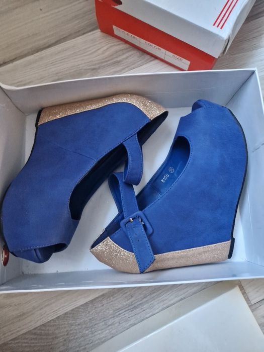 Обувки на платформа с брокат