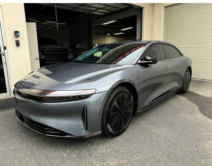 Американский электромобиль Lucid AIR с маленьким пробегом 2025 год