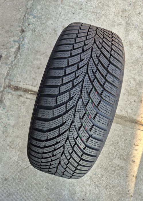 O bucată 225/50 R17 M+S iarnă - una Continental