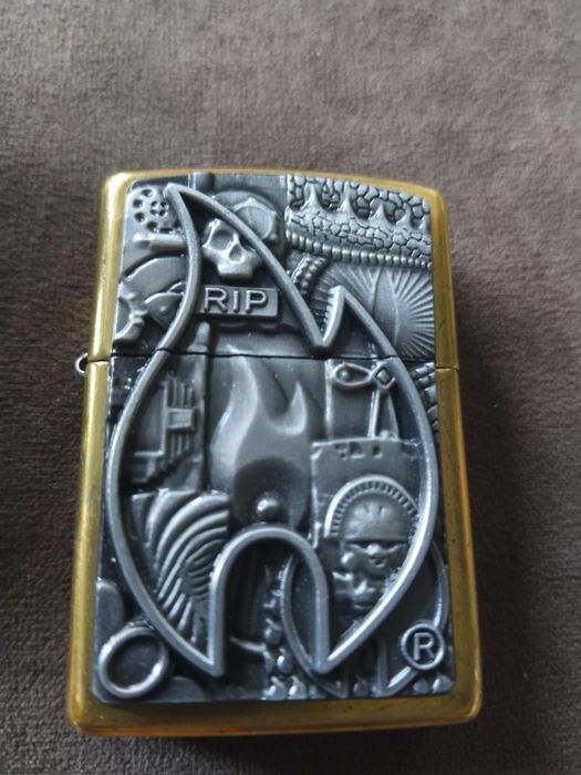 Зажигалка Зиппо с чехлом.