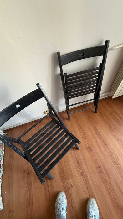 2 scaune pliabile si Masuta de Balcon Totul la 90 lei