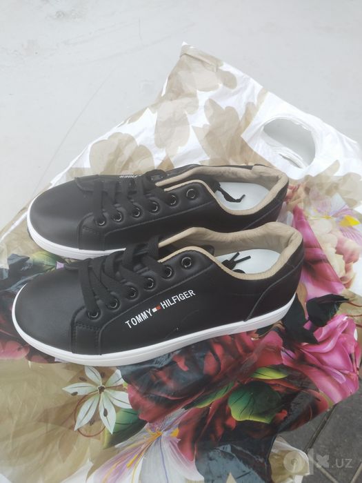 Krossovka sotiladi 39-40 razmer 60.000 sum