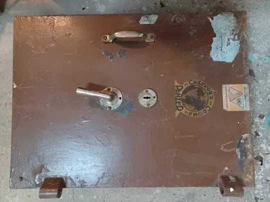 Врата за огнеупорен сейф "Сокеровъ